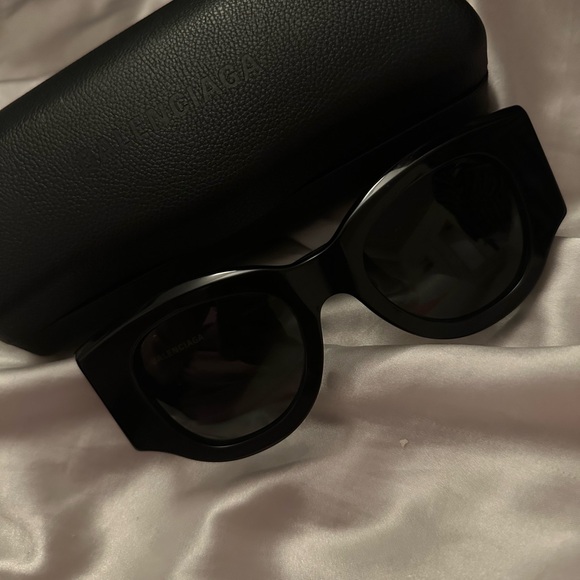 Balenciaga sunglasses - Picture 3 of 4